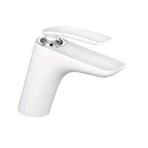 Weißer Kludi-Waschtischarmatur mit schwenkbarem Bedienhebel und flacher Auslaufdüse. Das Design umfasst chromfarbene Akzente für die Funktionselemente.